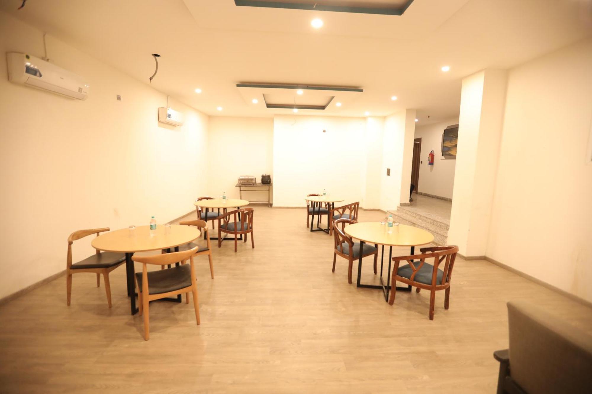 Hotel Noida Grand Sec 58 Exterior photo