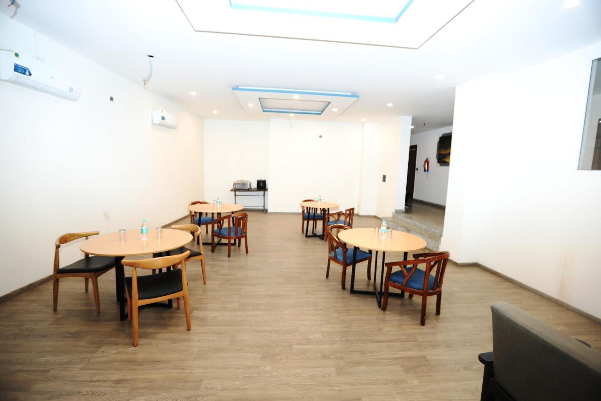 Hotel Noida Grand Sec 58 Exterior photo