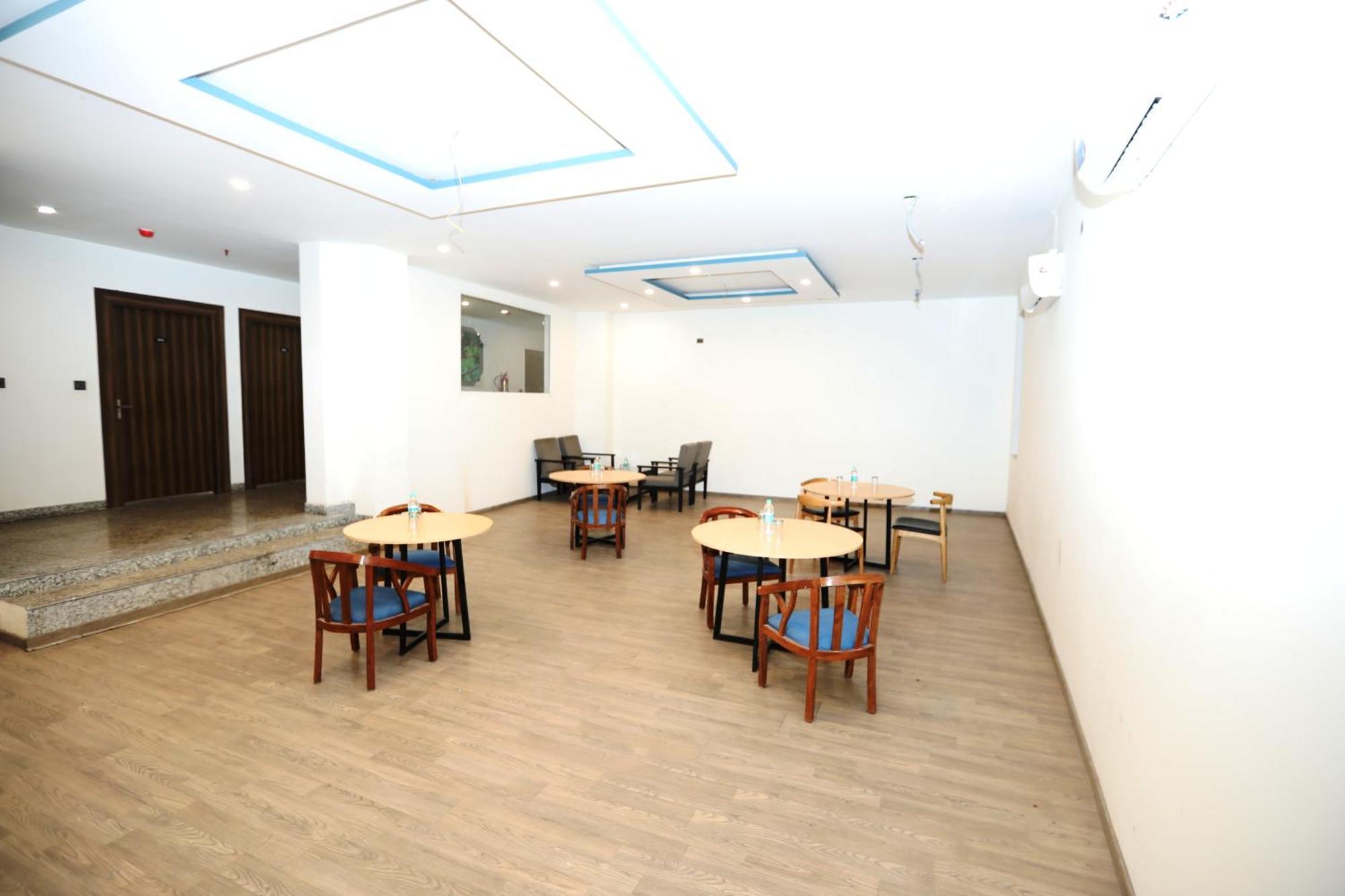 Hotel Noida Grand Sec 58 Exterior photo