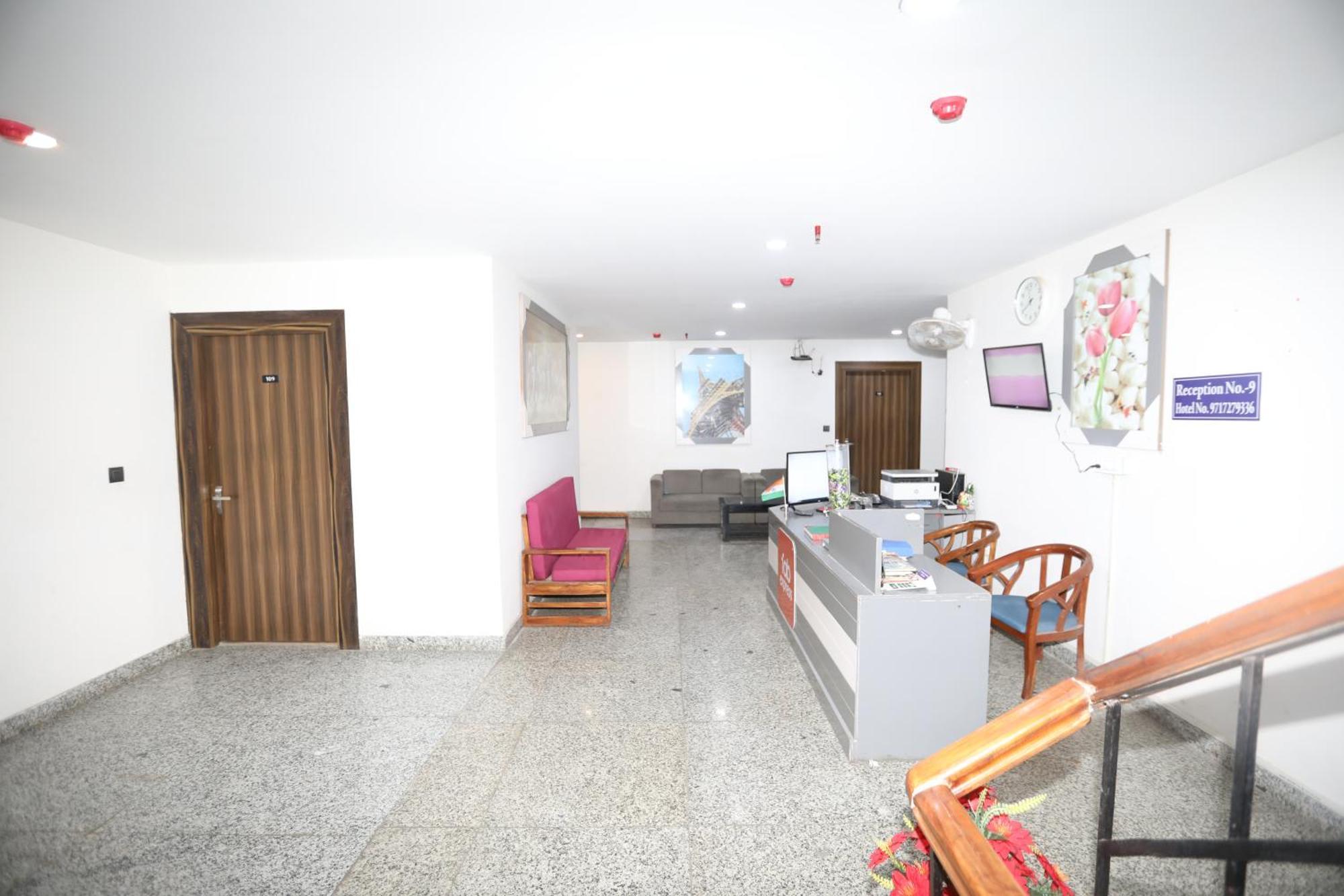 Hotel Noida Grand Sec 58 Exterior photo